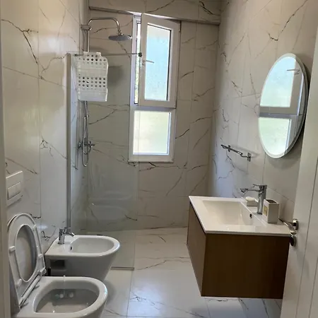 Eleni's * Vlorë